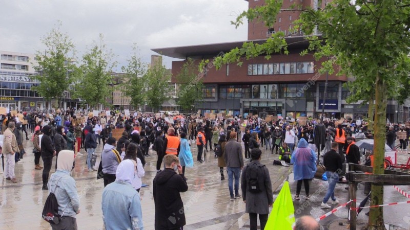 Demonstration gegen Diskriminierung und Rassismus in Enschede verlief ruhig