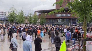 Demonstration gegen Diskriminierung und Rassismus in Enschede verlief ruhig